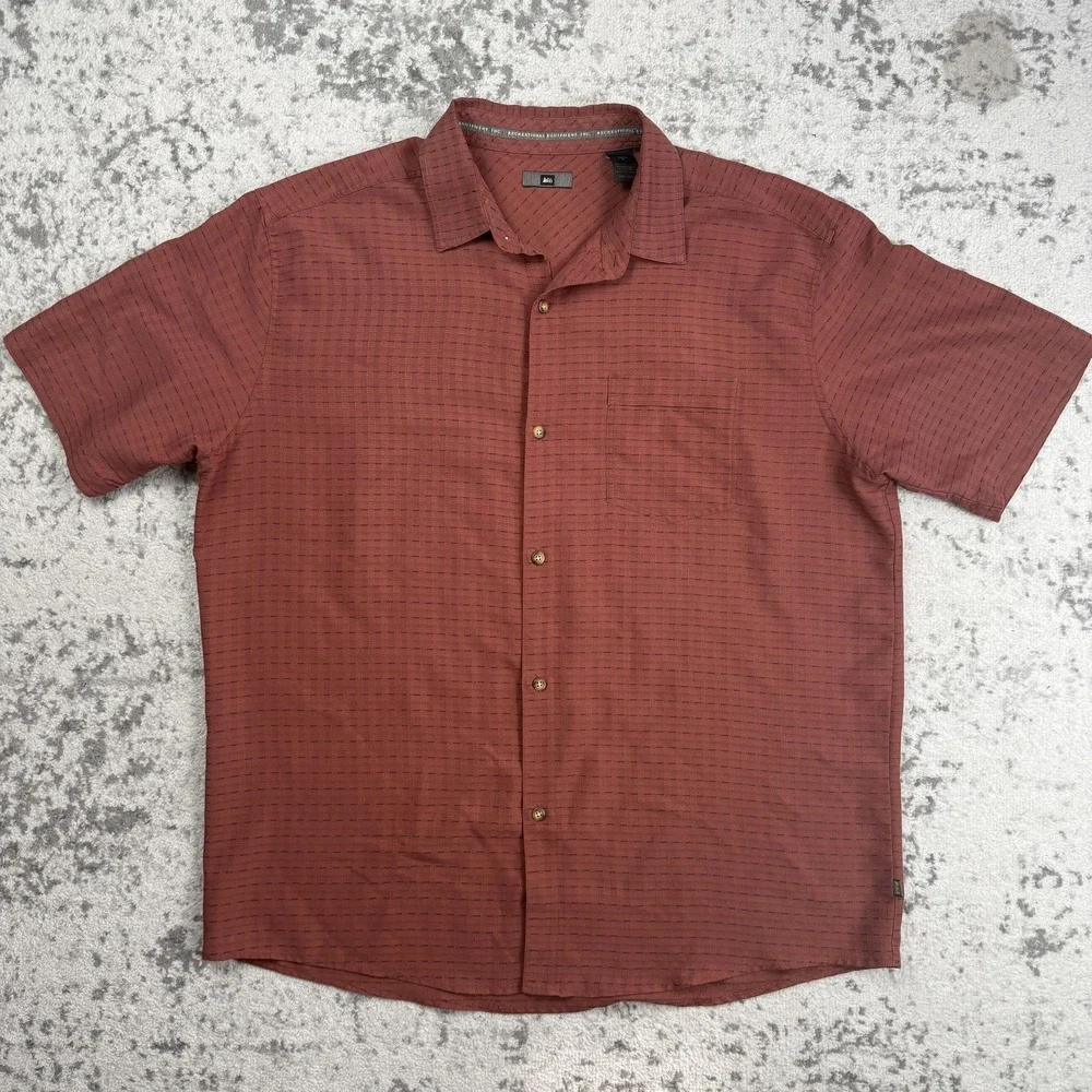 REI Shirt Mens XL Red Geometric Short Sleeve Button Up Casual Outdoor